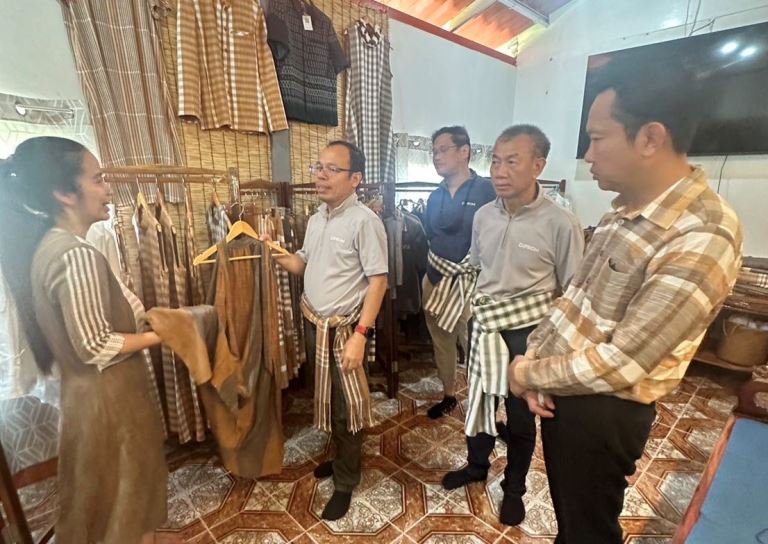 "อธิบดีใบน้อย" ตะลุยบึงกาฬ ต่อยอดการพัฒนาชุมชนดีพร้อมบ้านสะง้อ