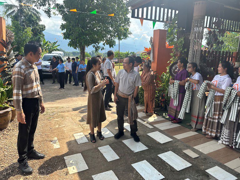 "อธิบดีใบน้อย" ตะลุยบึงกาฬ ต่อยอดการพัฒนาชุมชนดีพร้อมบ้านสะง้อ
