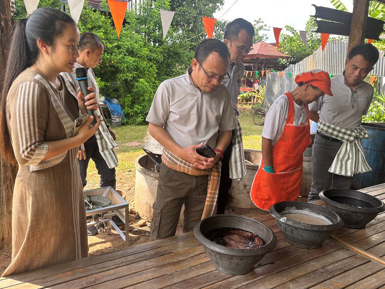 "อธิบดีใบน้อย" ตะลุยบึงกาฬ ต่อยอดการพัฒนาชุมชนดีพร้อมบ้านสะง้อ