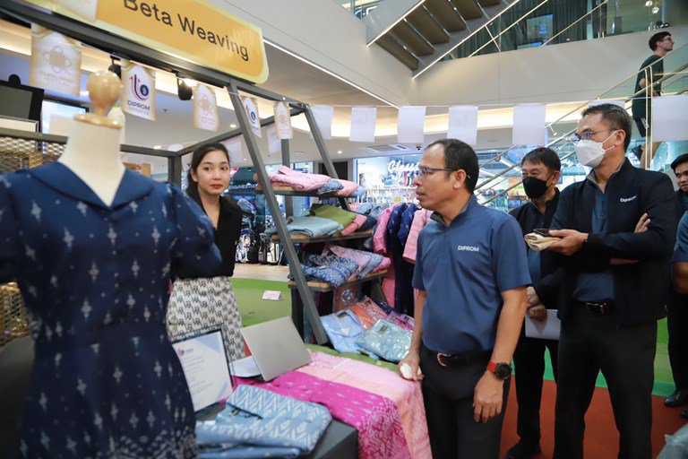 ดีพร้อม ยกทัพสิ่งทอคุณภาพ Thailand Textiles Tag บุกสีลมย่านไข่แดงเศรษฐกิจทดสอบตลาดหนุ่มสาวออฟฟิศ