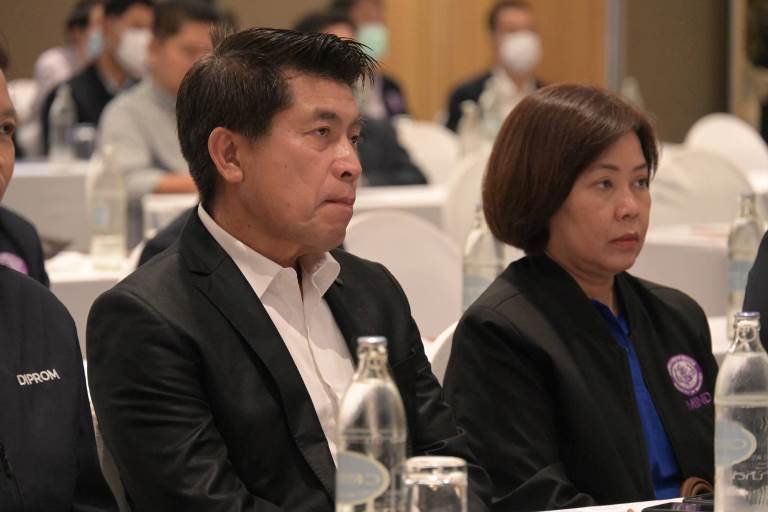 ปลัดฯ ณัฐพล กำชับสำนักงานอุตสาหกรรมจังหวัด เร่งแก้ไขปัญหาข้อร้องเรียน พร้อมบูรณาการนโยบาย MIND ใช้ "หัว" และ "ใจ" ปั้นอุตสาหกรรมคู่ชุมชนอย่างยั่งยืน