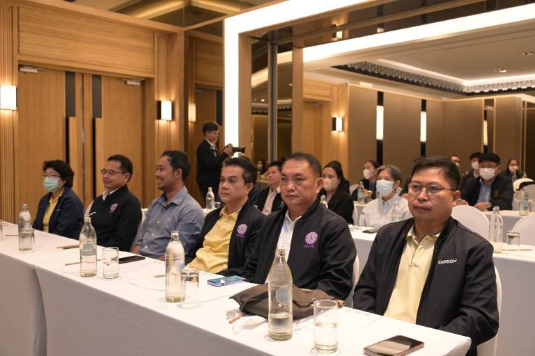 ปลัดฯ ณัฐพล กำชับสำนักงานอุตสาหกรรมจังหวัด เร่งแก้ไขปัญหาข้อร้องเรียน พร้อมบูรณาการนโยบาย MIND ใช้ "หัว" และ "ใจ" ปั้นอุตสาหกรรมคู่ชุมชนอย่างยั่งยืน
