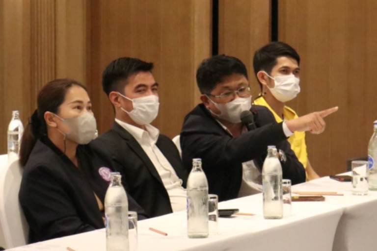 ปลัดฯ ณัฐพล กำชับสำนักงานอุตสาหกรรมจังหวัด เร่งแก้ไขปัญหาข้อร้องเรียน พร้อมบูรณาการนโยบาย MIND ใช้ "หัว" และ "ใจ" ปั้นอุตสาหกรรมคู่ชุมชนอย่างยั่งยืน