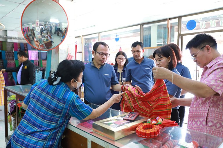 “อธิบดีใบน้อย” ลงพื้นที่ชุมชนบ้านหนองขาว ฟื้นฟูหมู่บ้าน JBIC 