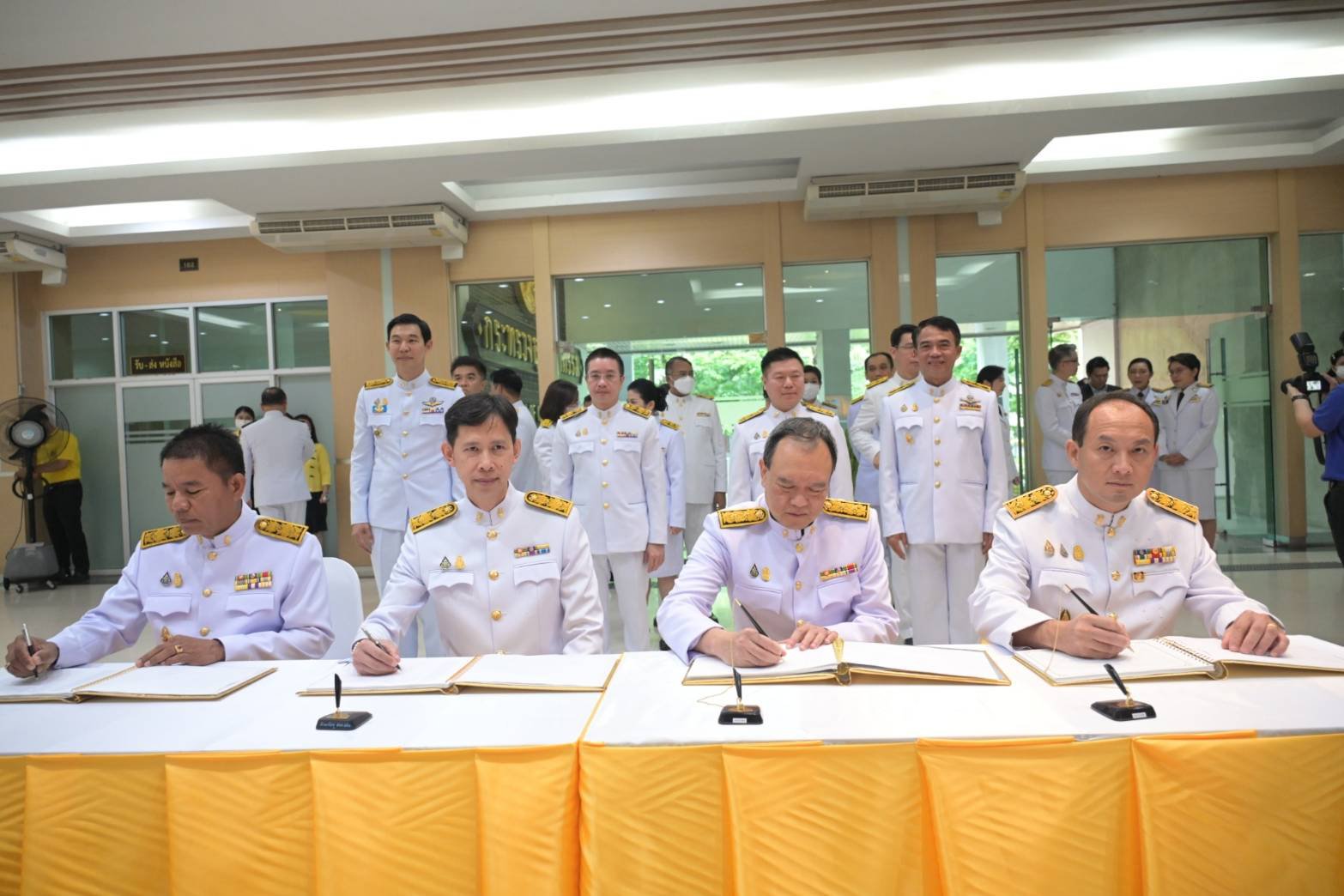 รัฐมนตรีฯ อนุชา นำคณะผู้บริหาร อก. ถวายพระพรเนื่องในโอกาสวันเฉลิมพระชนมพรรษา พระบาทสมเด็จพระเจ้าอยู่หัวฯ และพิธีถวายสัตย์ปฏิญาณเพื่อเป็นข้าราชการที่ดีและพลังของแผ่นดิน