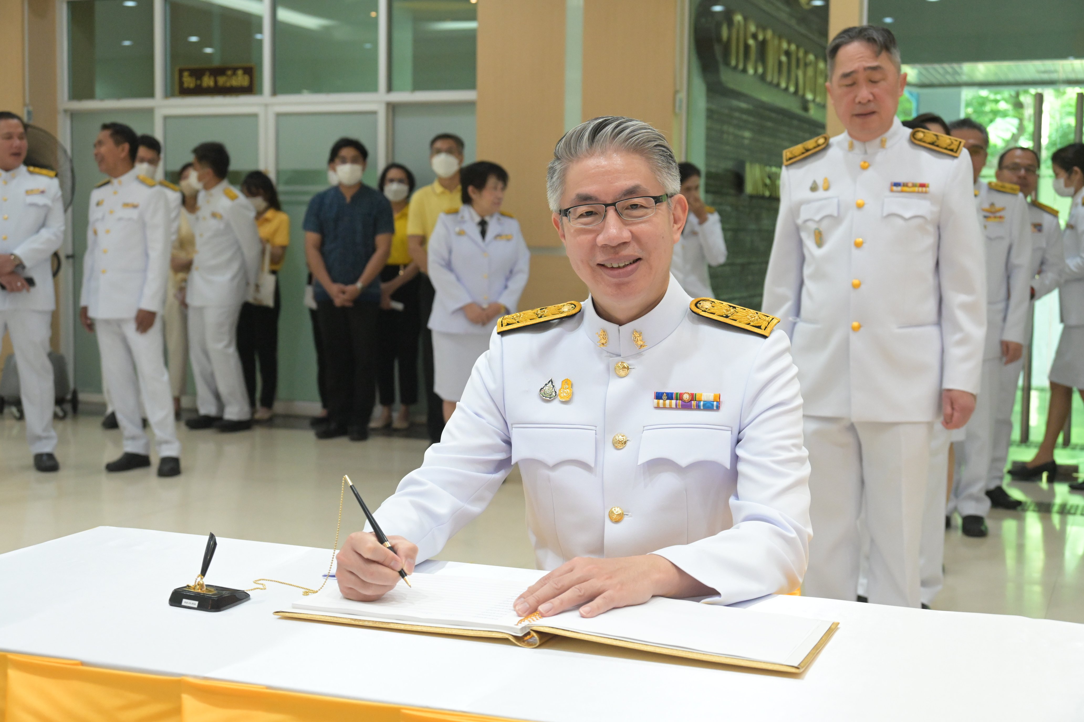 รัฐมนตรีฯ อนุชา นำคณะผู้บริหาร อก. ถวายพระพรเนื่องในโอกาสวันเฉลิมพระชนมพรรษา พระบาทสมเด็จพระเจ้าอยู่หัวฯ และพิธีถวายสัตย์ปฏิญาณเพื่อเป็นข้าราชการที่ดีและพลังของแผ่นดิน