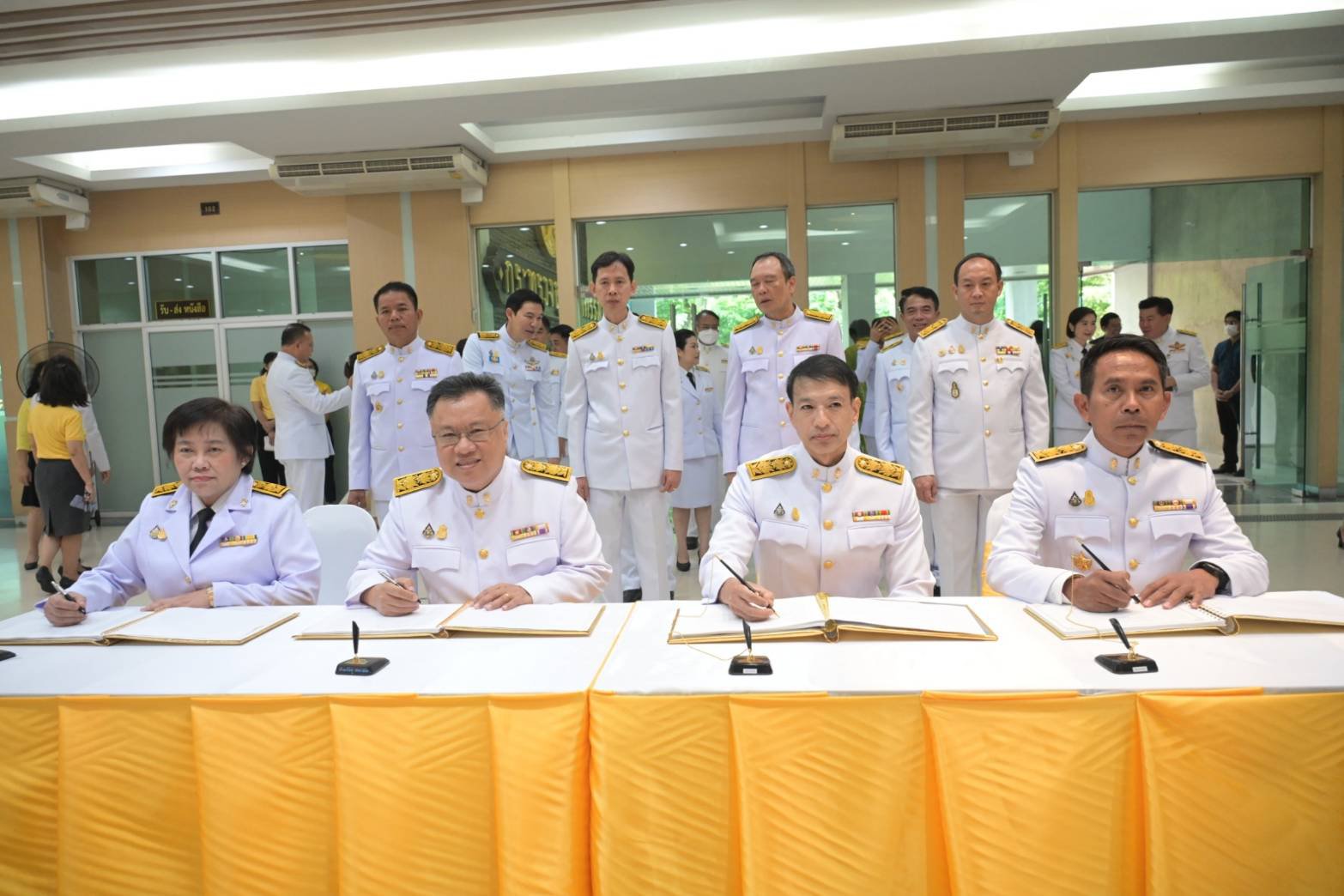 รัฐมนตรีฯ อนุชา นำคณะผู้บริหาร อก. ถวายพระพรเนื่องในโอกาสวันเฉลิมพระชนมพรรษา พระบาทสมเด็จพระเจ้าอยู่หัวฯ และพิธีถวายสัตย์ปฏิญาณเพื่อเป็นข้าราชการที่ดีและพลังของแผ่นดิน