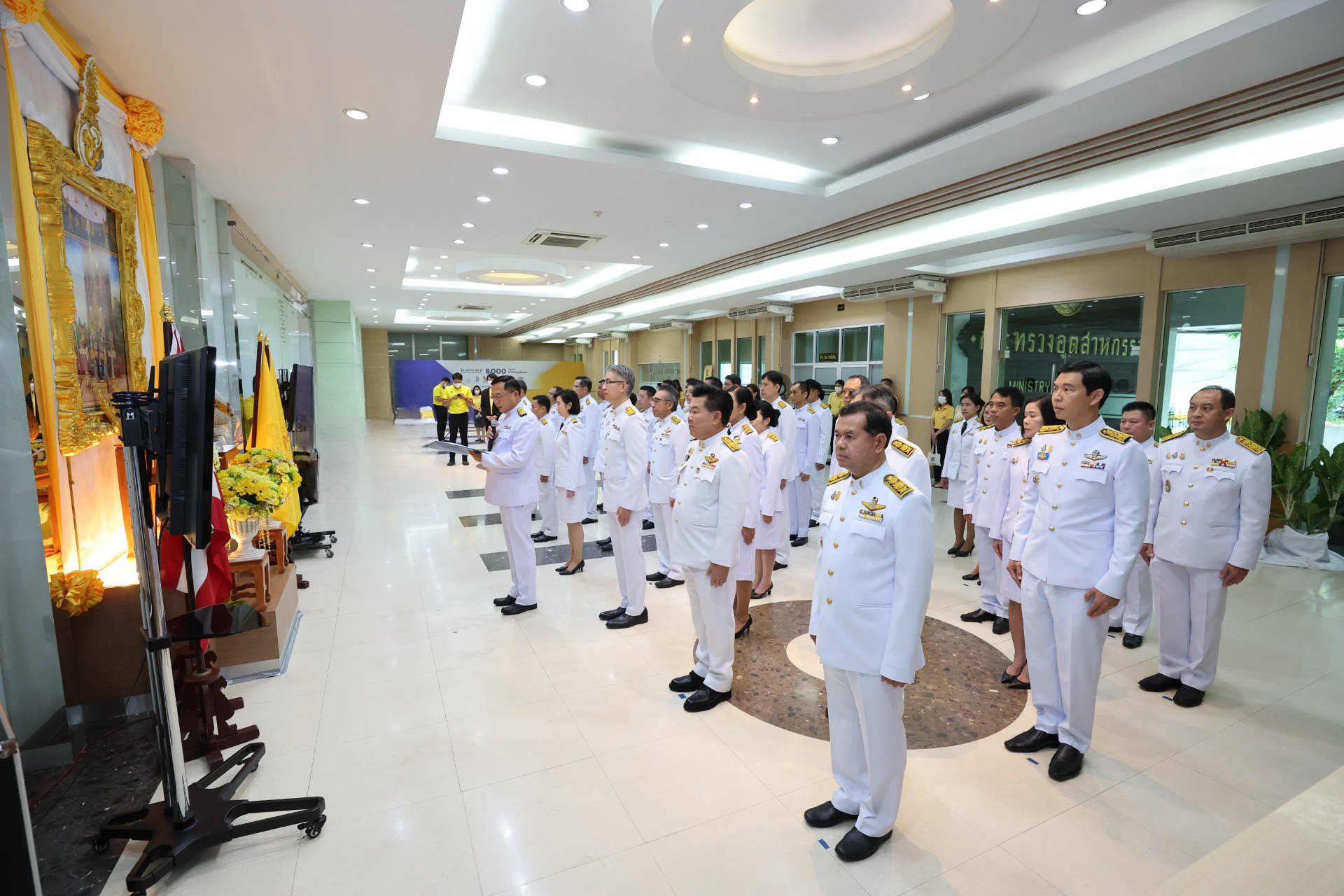 รัฐมนตรีฯ อนุชา นำคณะผู้บริหาร อก. ถวายพระพรเนื่องในโอกาสวันเฉลิมพระชนมพรรษา พระบาทสมเด็จพระเจ้าอยู่หัวฯ และพิธีถวายสัตย์ปฏิญาณเพื่อเป็นข้าราชการที่ดีและพลังของแผ่นดิน