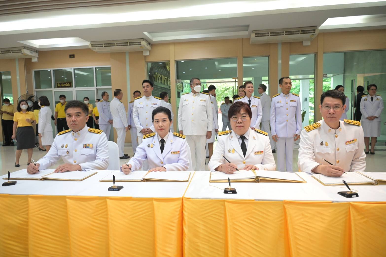รัฐมนตรีฯ อนุชา นำคณะผู้บริหาร อก. ถวายพระพรเนื่องในโอกาสวันเฉลิมพระชนมพรรษา พระบาทสมเด็จพระเจ้าอยู่หัวฯ และพิธีถวายสัตย์ปฏิญาณเพื่อเป็นข้าราชการที่ดีและพลังของแผ่นดิน