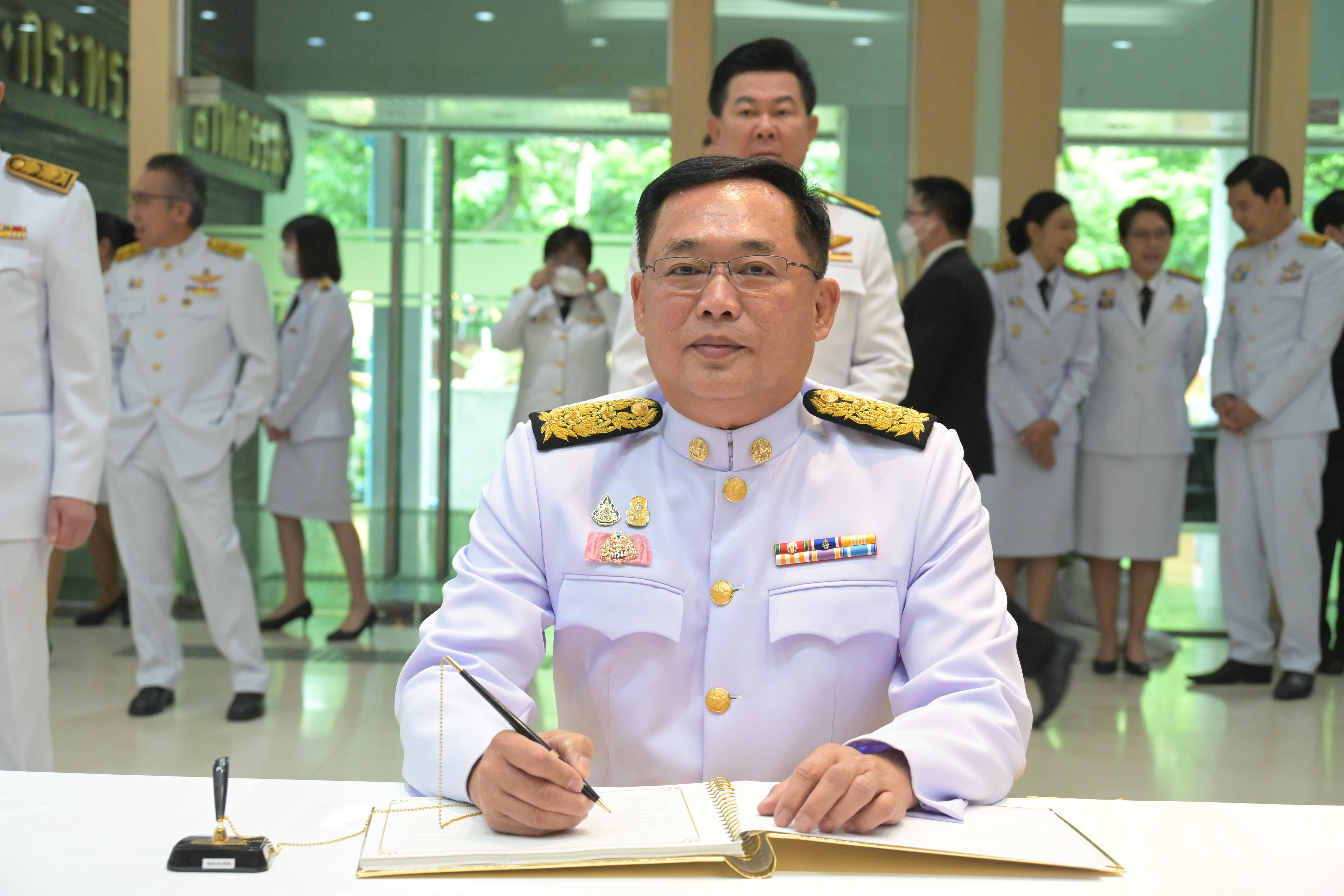 รัฐมนตรีฯ อนุชา นำคณะผู้บริหาร อก. ถวายพระพรเนื่องในโอกาสวันเฉลิมพระชนมพรรษา พระบาทสมเด็จพระเจ้าอยู่หัวฯ และพิธีถวายสัตย์ปฏิญาณเพื่อเป็นข้าราชการที่ดีและพลังของแผ่นดิน