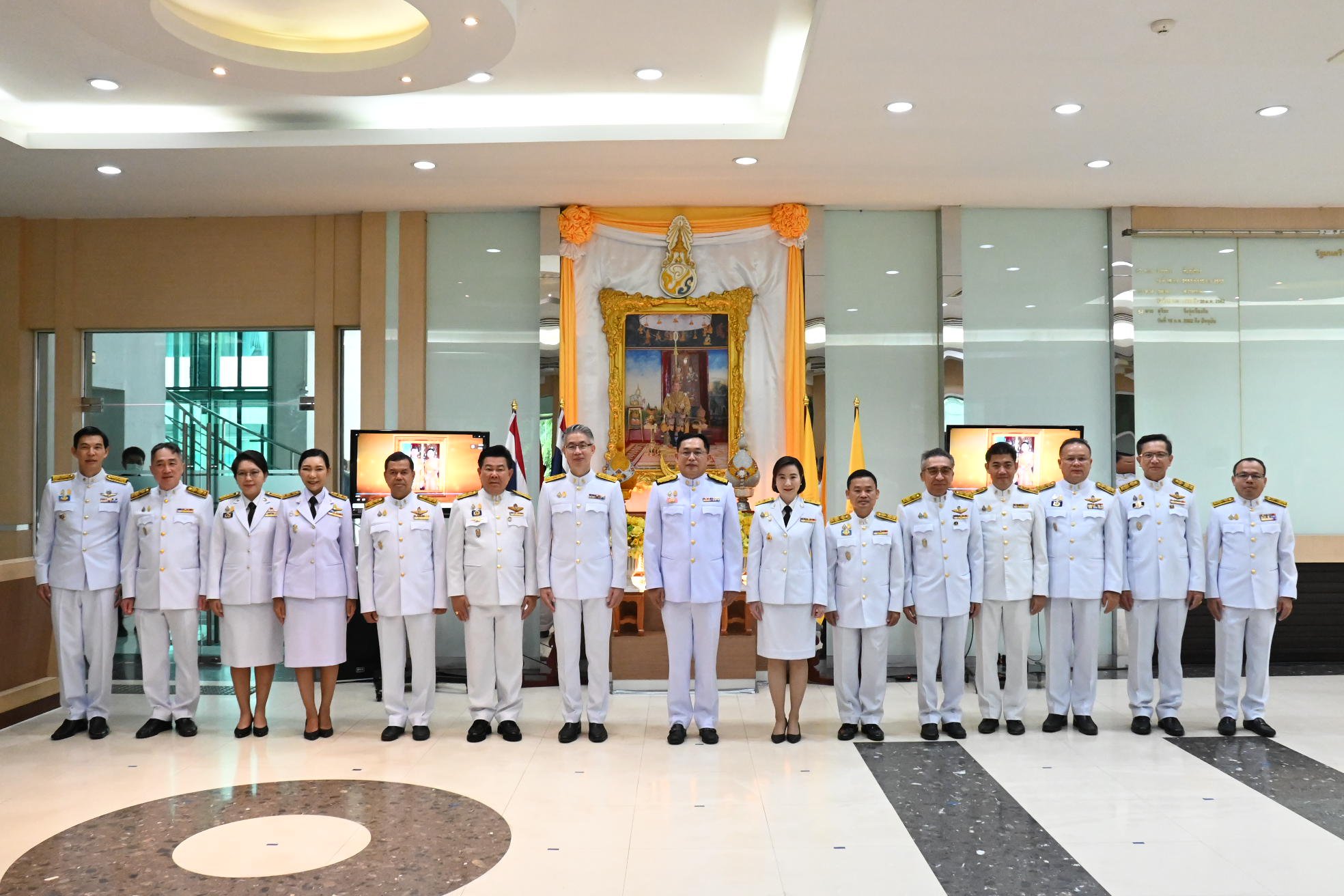 รัฐมนตรีฯ อนุชา นำคณะผู้บริหาร อก. ถวายพระพรเนื่องในโอกาสวันเฉลิมพระชนมพรรษา พระบาทสมเด็จพระเจ้าอยู่หัวฯ และพิธีถวายสัตย์ปฏิญาณเพื่อเป็นข้าราชการที่ดีและพลังของแผ่นดิน