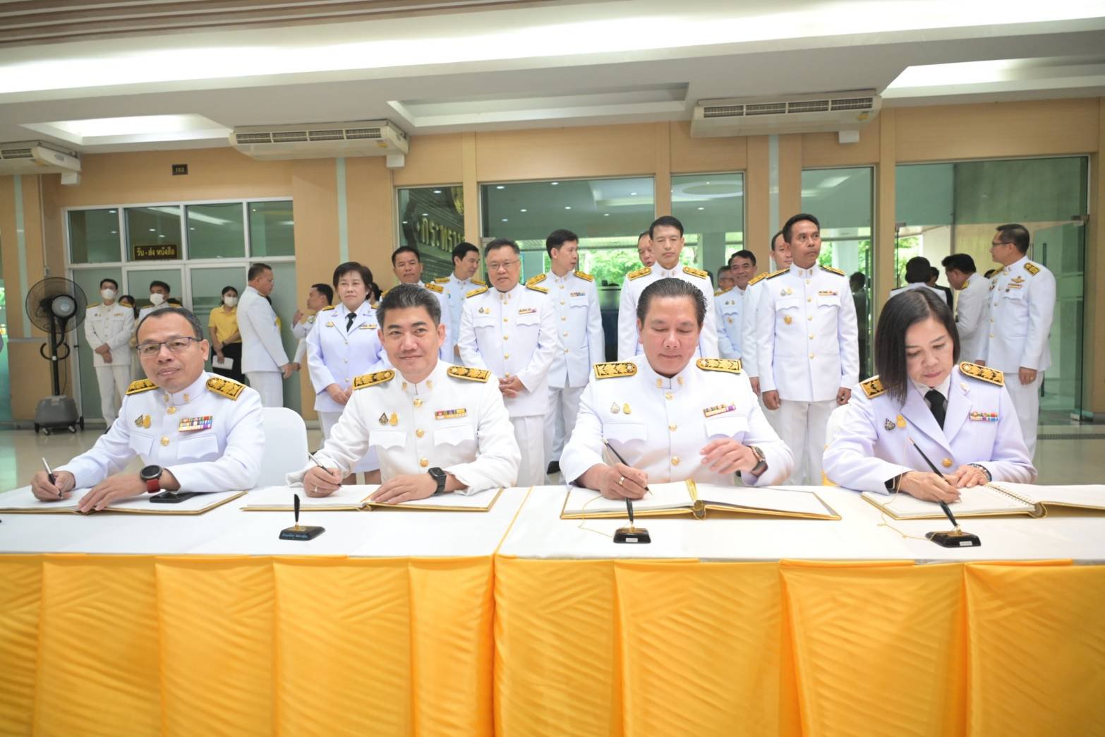 รัฐมนตรีฯ อนุชา นำคณะผู้บริหาร อก. ถวายพระพรเนื่องในโอกาสวันเฉลิมพระชนมพรรษา พระบาทสมเด็จพระเจ้าอยู่หัวฯ และพิธีถวายสัตย์ปฏิญาณเพื่อเป็นข้าราชการที่ดีและพลังของแผ่นดิน