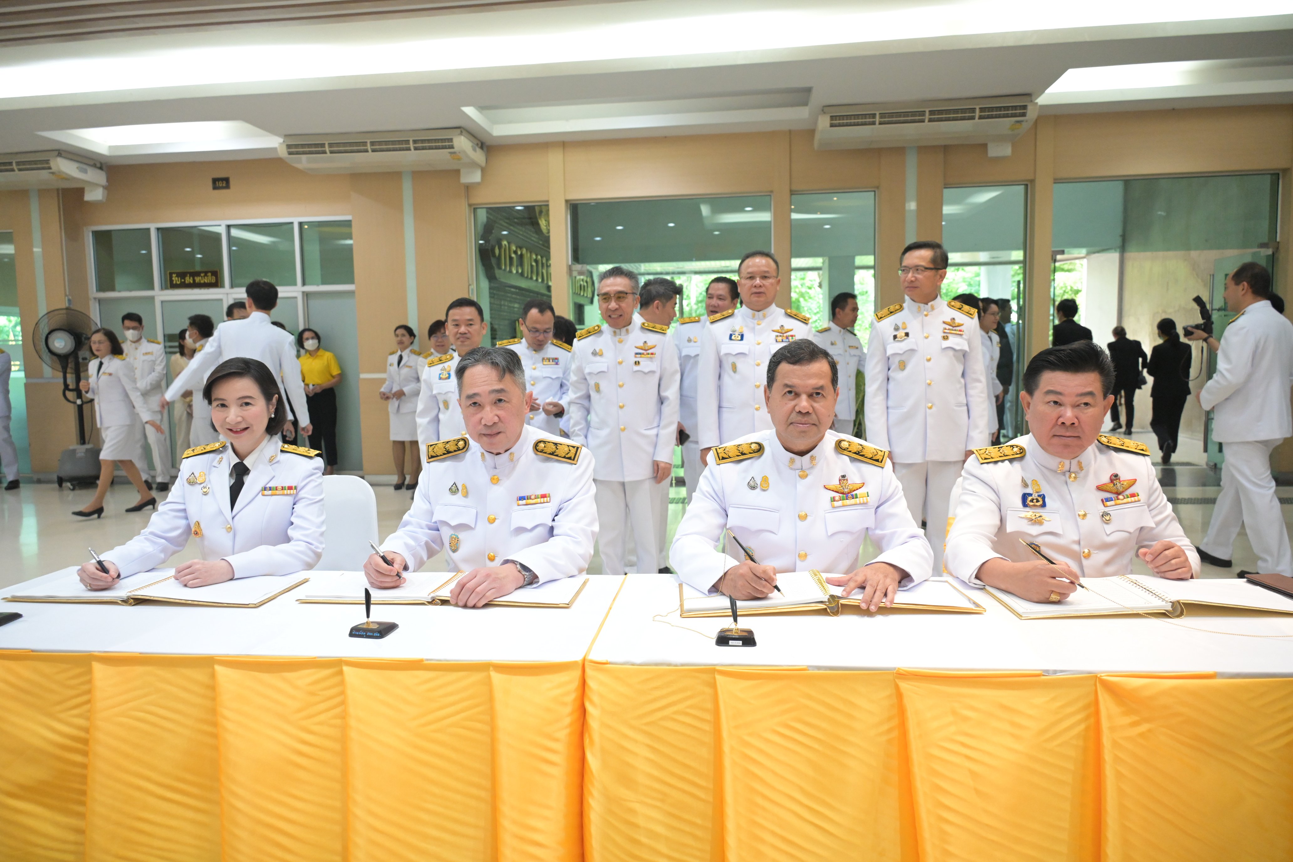 รัฐมนตรีฯ อนุชา นำคณะผู้บริหาร อก. ถวายพระพรเนื่องในโอกาสวันเฉลิมพระชนมพรรษา พระบาทสมเด็จพระเจ้าอยู่หัวฯ และพิธีถวายสัตย์ปฏิญาณเพื่อเป็นข้าราชการที่ดีและพลังของแผ่นดิน