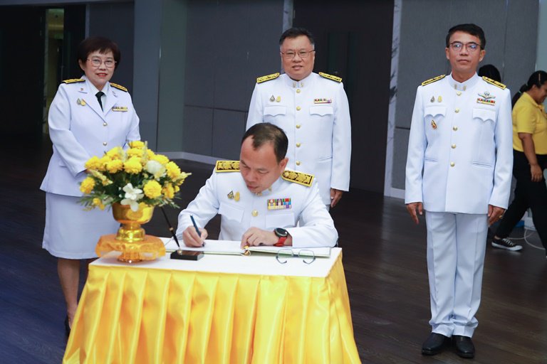 "ดีพร้อม" ร่วมพิธีถวายสัตย์ปฏิญาณเพื่อเป็นข้าราชการที่ดีและพลังของแผ่นดิน ประจำปี 2566 