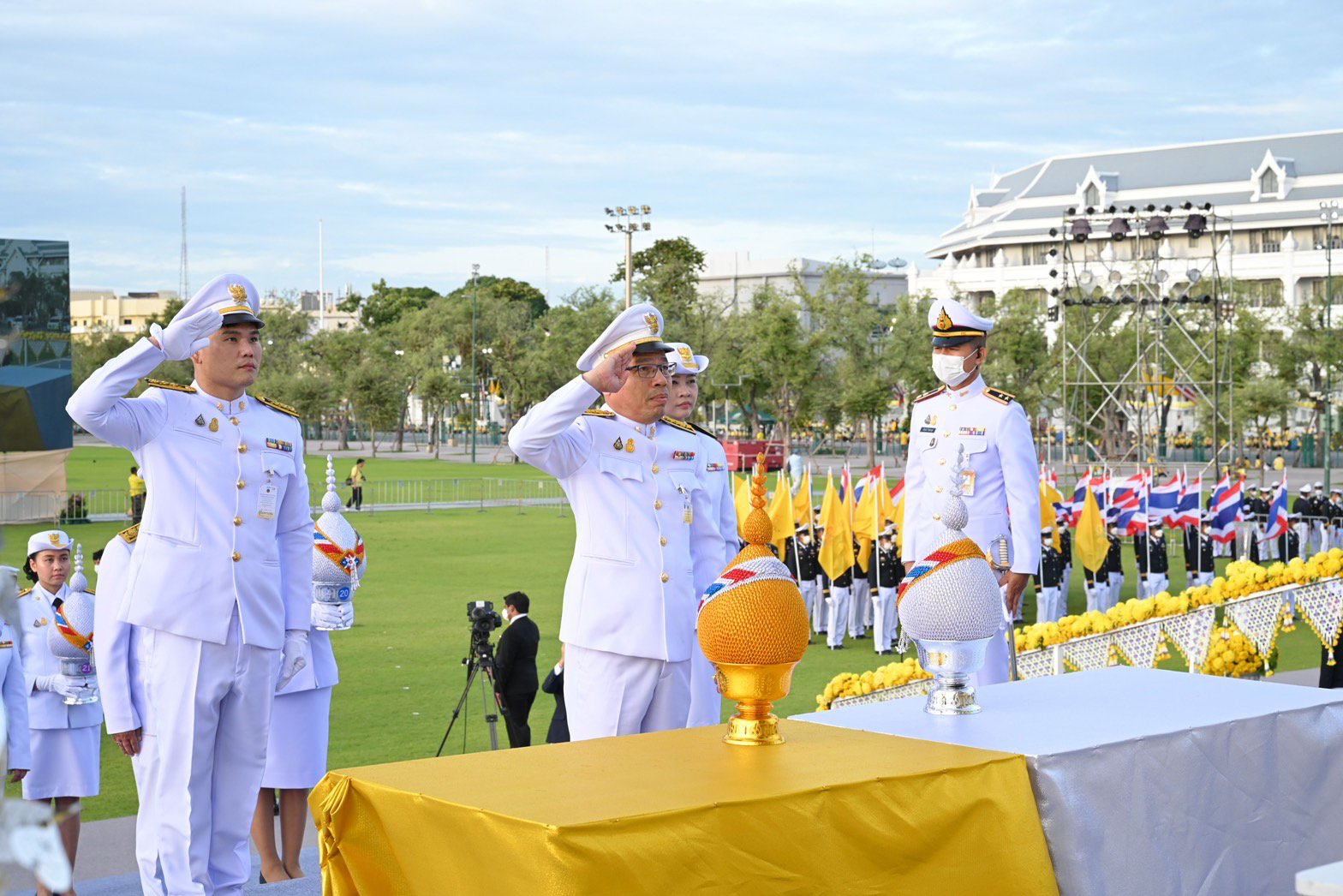 “อธิบดีใบน้อย” ร่วมพิธีถวายเครื่องราชสักการะและจุดเทียนถวายพระพรชัยมงคล เนื่องในวันเฉลิมพระชนมพรรษา รัชกาลที่ 10