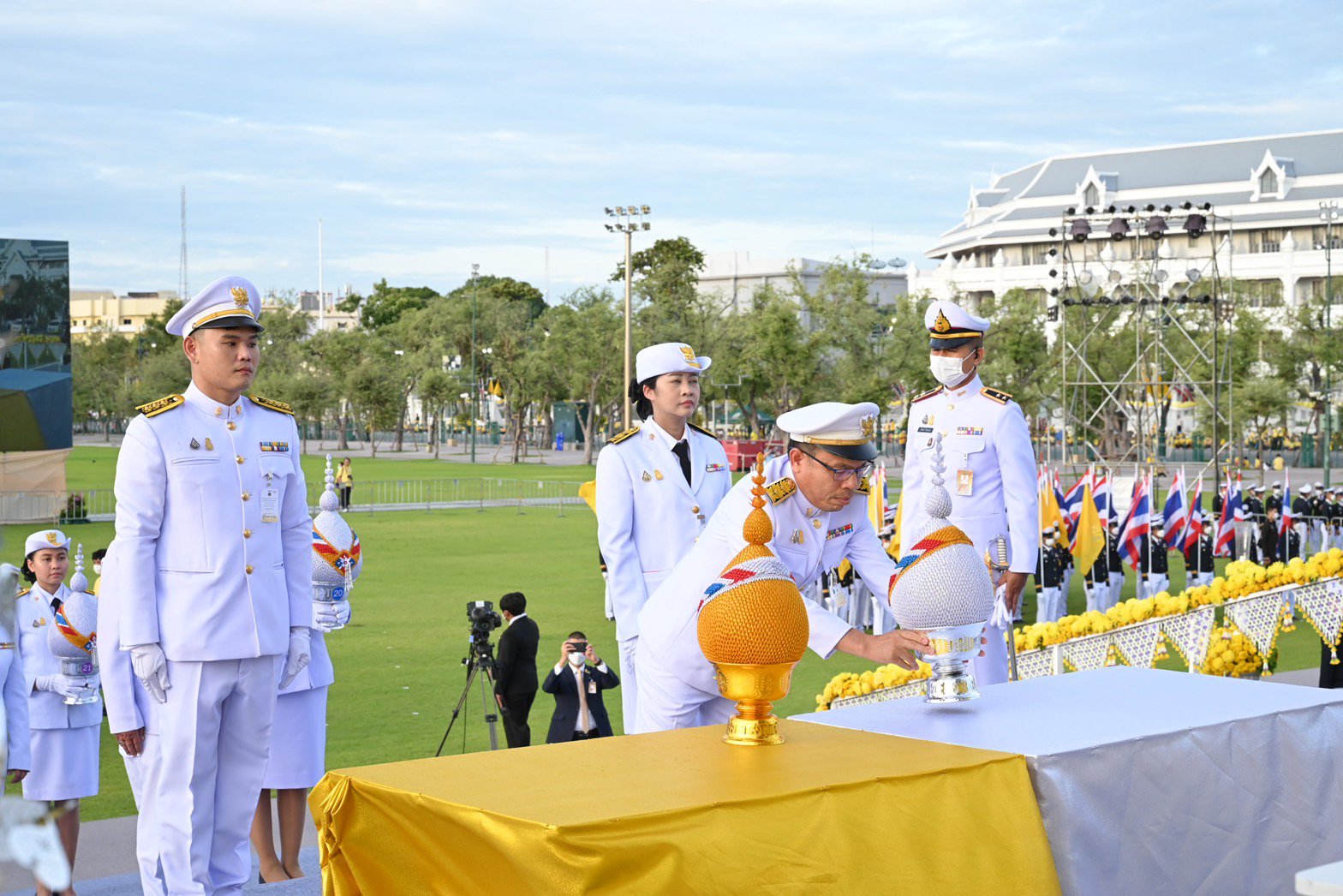 “อธิบดีใบน้อย” ร่วมพิธีถวายเครื่องราชสักการะและจุดเทียนถวายพระพรชัยมงคล เนื่องในวันเฉลิมพระชนมพรรษา รัชกาลที่ 10