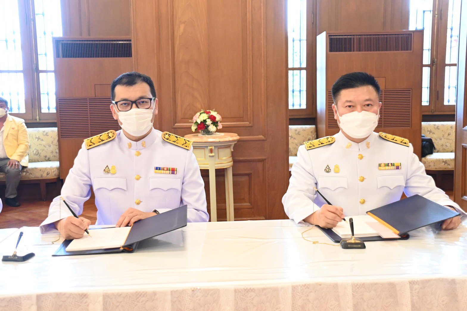 ปลัดฯ ณัฐพล นำคณะผู้บริหารกระทรวงอุตสาหกรรม ร่วมพิธีลงนามถวายพระพรพระบาทสมเด็จพระเจ้าอยู่หัว เนื่องในโอกาสวันเฉลิมพระชนมพรรษา ประจำปีพุทธศักราช 2566 ณ ศาลาสหทัยสมาคม ในพระบรมหาราชวัง
