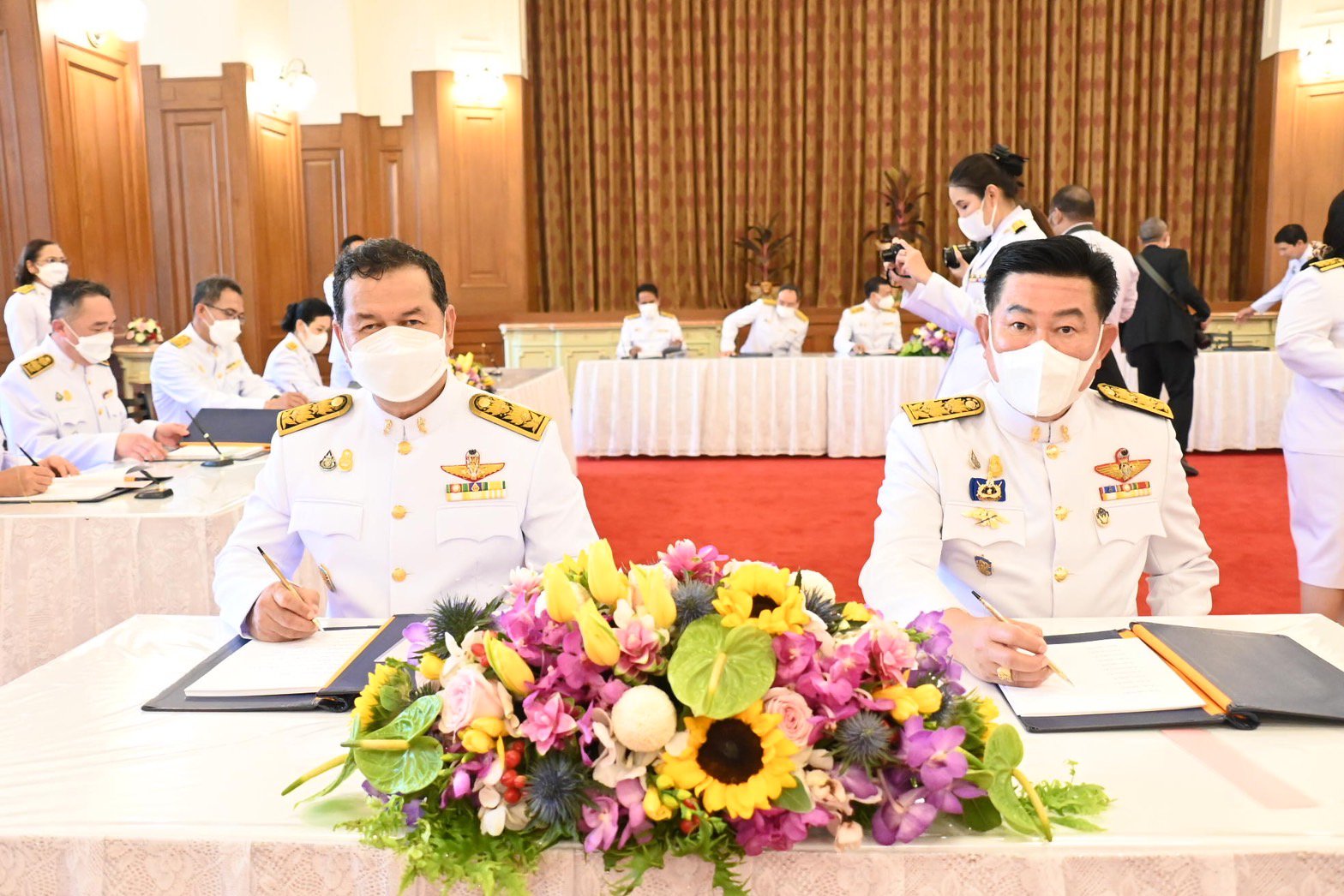 ปลัดฯ ณัฐพล นำคณะผู้บริหารกระทรวงอุตสาหกรรม ร่วมพิธีลงนามถวายพระพรพระบาทสมเด็จพระเจ้าอยู่หัว เนื่องในโอกาสวันเฉลิมพระชนมพรรษา ประจำปีพุทธศักราช 2566 ณ ศาลาสหทัยสมาคม ในพระบรมหาราชวัง
