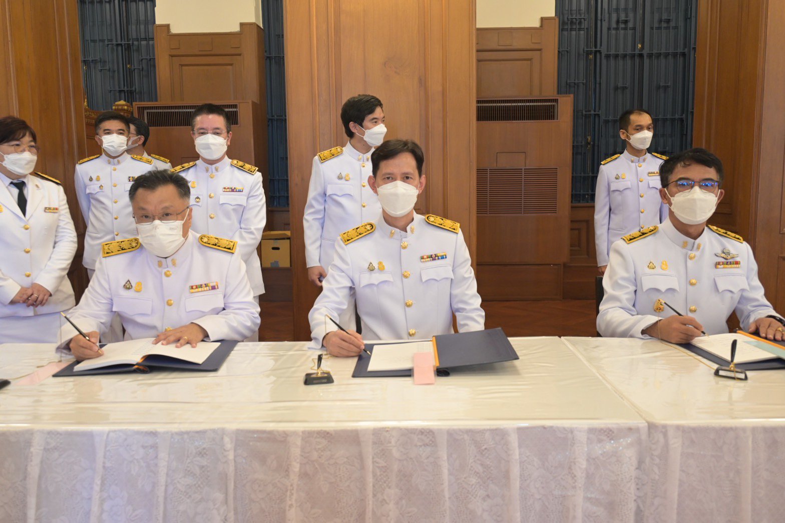 ปลัดฯ ณัฐพล นำคณะผู้บริหารกระทรวงอุตสาหกรรม ร่วมพิธีลงนามถวายพระพรพระบาทสมเด็จพระเจ้าอยู่หัว เนื่องในโอกาสวันเฉลิมพระชนมพรรษา ประจำปีพุทธศักราช 2566 ณ ศาลาสหทัยสมาคม ในพระบรมหาราชวัง