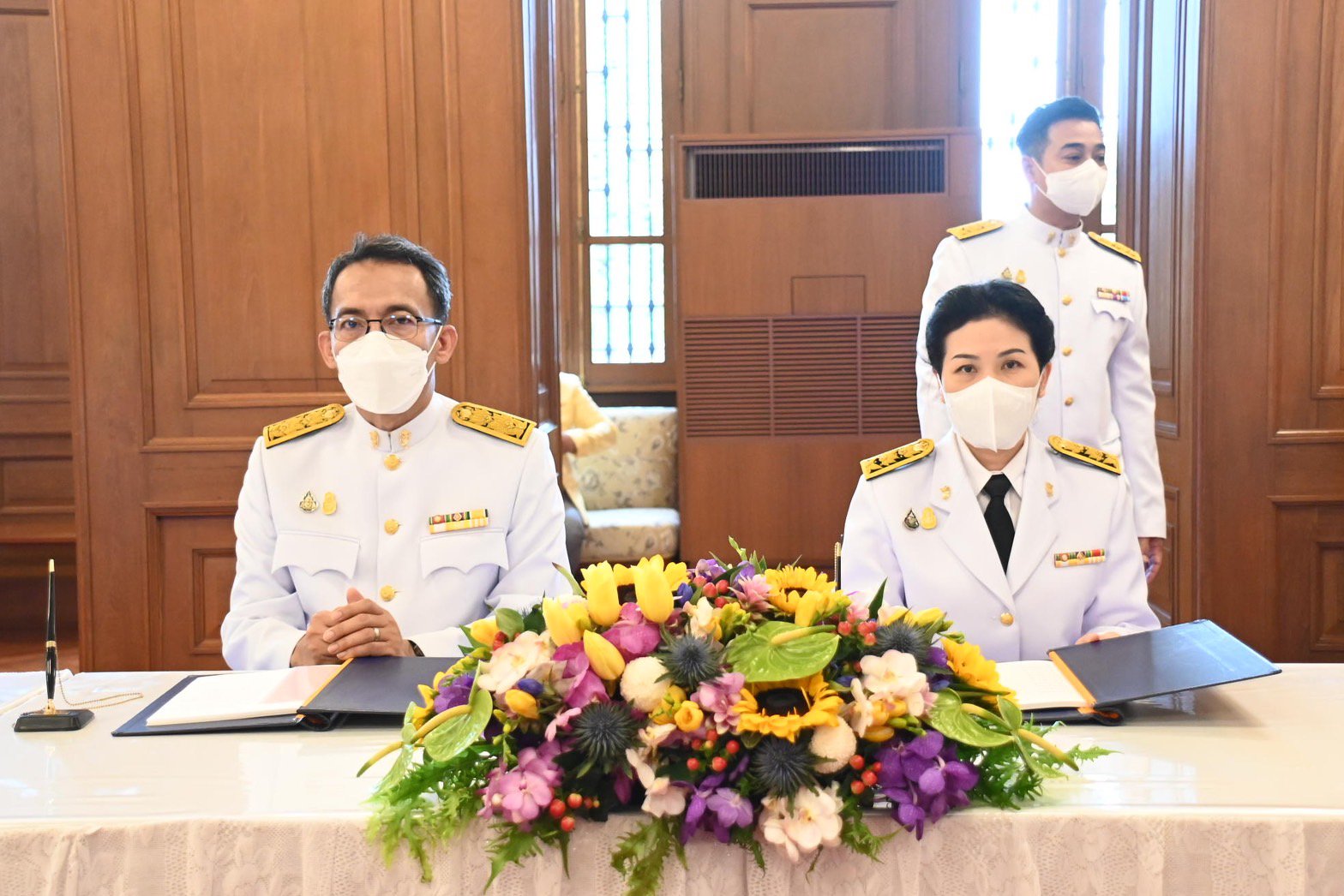 ปลัดฯ ณัฐพล นำคณะผู้บริหารกระทรวงอุตสาหกรรม ร่วมพิธีลงนามถวายพระพรพระบาทสมเด็จพระเจ้าอยู่หัว เนื่องในโอกาสวันเฉลิมพระชนมพรรษา ประจำปีพุทธศักราช 2566 ณ ศาลาสหทัยสมาคม ในพระบรมหาราชวัง