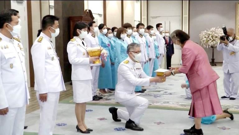 ปลัดฯ ณัฐพล นำทีมผู้บริหารกระทรวงอุตสาหกรรม เข้าเฝ้าสมเด็จพระกนิษฐาธิราชเจ้า กรมสมเด็จพระเทพรัตนราชสุดาฯ สยามบรมราชกุมารี เพื่อทูลเกล้าฯ ถวายเงินรายได้จากการออกร้านในงานกาชาดร้านกระทรวงอุตสาหกรรม