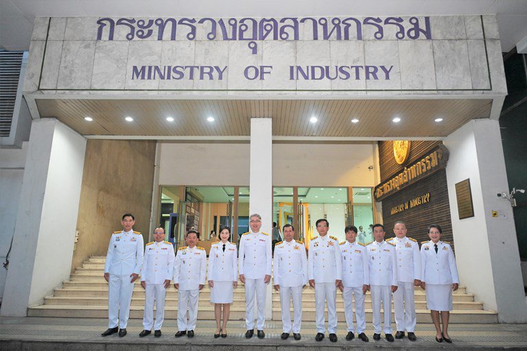 ปลัดฯ ณัฐพล นำทีมผู้บริหารกระทรวงอุตสาหกรรม เข้าเฝ้าสมเด็จพระกนิษฐาธิราชเจ้า กรมสมเด็จพระเทพรัตนราชสุดาฯ สยามบรมราชกุมารี เพื่อทูลเกล้าฯ ถวายเงินรายได้จากการออกร้านในงานกาชาดร้านกระทรวงอุตสาหกรรม
