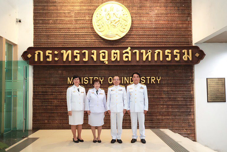 ปลัดฯ ณัฐพล นำทีมผู้บริหารกระทรวงอุตสาหกรรม เข้าเฝ้าสมเด็จพระกนิษฐาธิราชเจ้า กรมสมเด็จพระเทพรัตนราชสุดาฯ สยามบรมราชกุมารี เพื่อทูลเกล้าฯ ถวายเงินรายได้จากการออกร้านในงานกาชาดร้านกระทรวงอุตสาหกรรม
