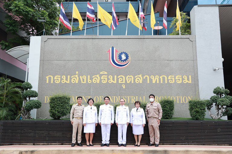 ปลัดฯ ณัฐพล นำทีมผู้บริหารกระทรวงอุตสาหกรรม เข้าเฝ้าสมเด็จพระกนิษฐาธิราชเจ้า กรมสมเด็จพระเทพรัตนราชสุดาฯ สยามบรมราชกุมารี เพื่อทูลเกล้าฯ ถวายเงินรายได้จากการออกร้านในงานกาชาดร้านกระทรวงอุตสาหกรรม