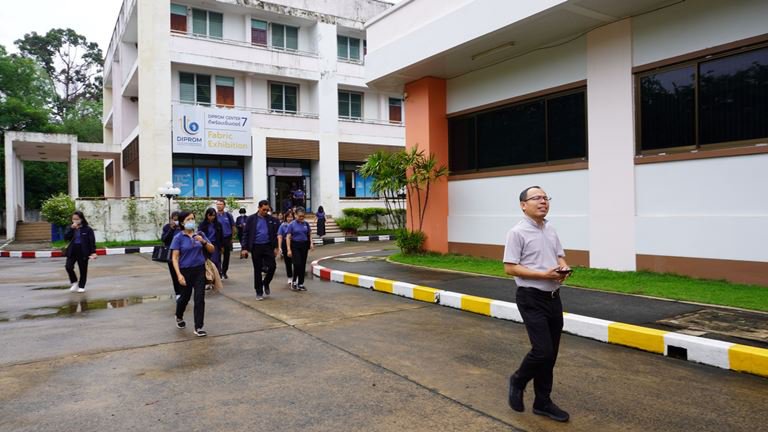 "อธิบดีใบน้อย" ลงพื้นที่เมืองอุบลราชธานี ตรวจเยี่ยมศูนย์ดีพร้อมเซ็นเตอร์ 7