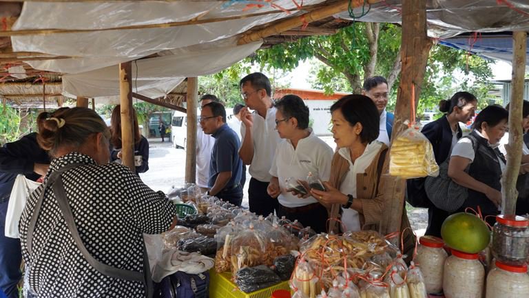 "อธิบดีใบน้อย" ลงพื้นที่เยี่ยมชมสถานประกอบการ “ความทรงจำ คาเฟ่”