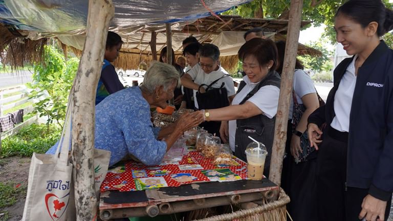 "อธิบดีใบน้อย" ลงพื้นที่เยี่ยมชมสถานประกอบการ “ความทรงจำ คาเฟ่”