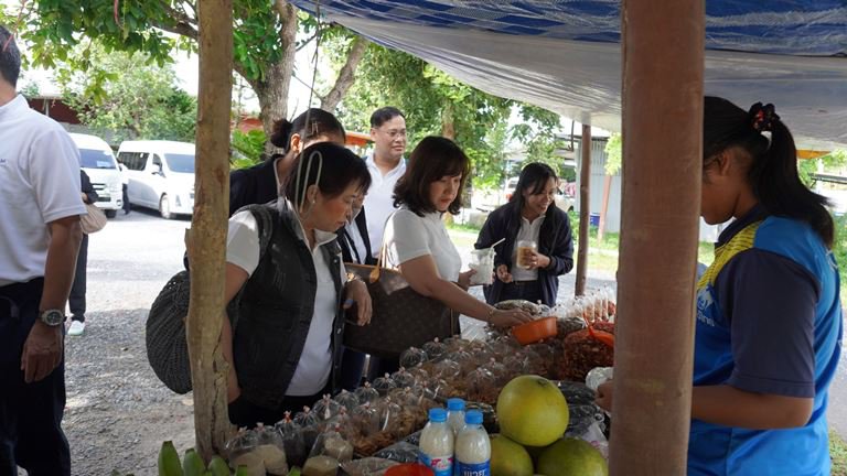 "อธิบดีใบน้อย" ลงพื้นที่เยี่ยมชมสถานประกอบการ “ความทรงจำ คาเฟ่”