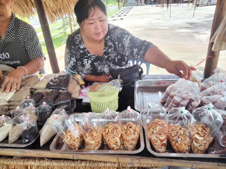 "อธิบดีใบน้อย" ลงพื้นที่เยี่ยมชมสถานประกอบการ “ความทรงจำ คาเฟ่”