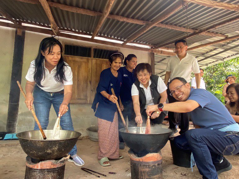 "อธิบดีใบน้อย" ลงพื้นที่เยี่ยมชมหมู่บ้านซะซอม “แสงแรกแห่งสยาม”