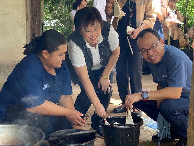 "อธิบดีใบน้อย" ลงพื้นที่เยี่ยมชมหมู่บ้านซะซอม “แสงแรกแห่งสยาม”