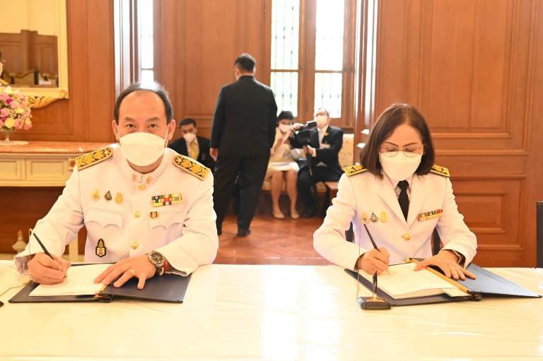 ปลัดฯ ณัฐพล นำคณะผู้บริหารกระทรวงอุตสาหกรรม ร่วมพิธีลงนามถวายพระพรสมเด็จพระนางเจ้าสิริกิติ์ พระบรมราชินีนาถ พระบรมราชชนนีพันปีหลวง เนื่องในโอกาสวันเฉลิมพระชนมพรรษา 12 สิงหาคม 2566 ณ ศาลาสหทัยสมาคม ในพระบรมมหาราชวัง