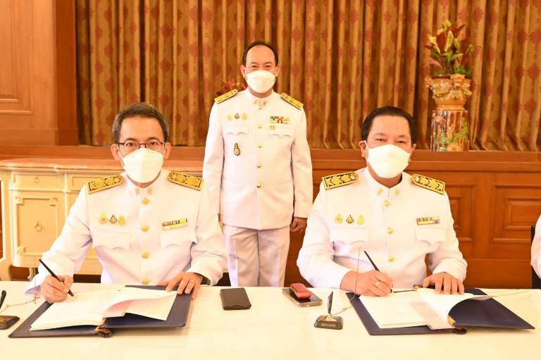 ปลัดฯ ณัฐพล นำคณะผู้บริหารกระทรวงอุตสาหกรรม ร่วมพิธีลงนามถวายพระพรสมเด็จพระนางเจ้าสิริกิติ์ พระบรมราชินีนาถ พระบรมราชชนนีพันปีหลวง เนื่องในโอกาสวันเฉลิมพระชนมพรรษา 12 สิงหาคม 2566 ณ ศาลาสหทัยสมาคม ในพระบรมมหาราชวัง