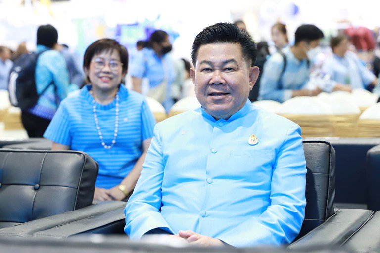 “ดีพร้อม” เข้าร่วมพิธีเปิดงาน "ศิลปาชีพประทีปไทย OTOP หลอมดวงใจ ด้วยพระบารมี" ประจำปี 2566 เพื่อเฉลิมพระเกียรติ “สมเด็จพระพันปีหลวง” 91 พรรษา