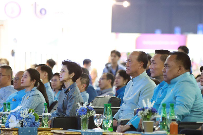 “ดีพร้อม” เข้าร่วมพิธีเปิดงาน "ศิลปาชีพประทีปไทย OTOP หลอมดวงใจ ด้วยพระบารมี" ประจำปี 2566 เพื่อเฉลิมพระเกียรติ “สมเด็จพระพันปีหลวง” 91 พรรษา