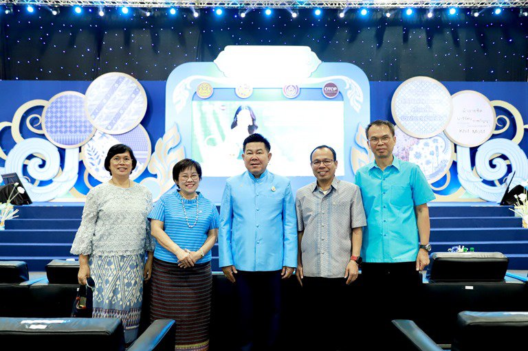 “ดีพร้อม” เข้าร่วมพิธีเปิดงาน "ศิลปาชีพประทีปไทย OTOP หลอมดวงใจ ด้วยพระบารมี" ประจำปี 2566 เพื่อเฉลิมพระเกียรติ “สมเด็จพระพันปีหลวง” 91 พรรษา