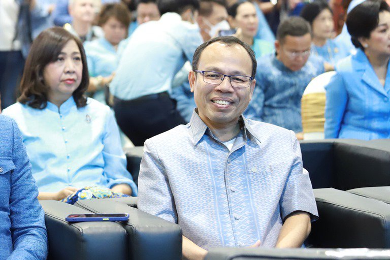 “ดีพร้อม” เข้าร่วมพิธีเปิดงาน "ศิลปาชีพประทีปไทย OTOP หลอมดวงใจ ด้วยพระบารมี" ประจำปี 2566 เพื่อเฉลิมพระเกียรติ “สมเด็จพระพันปีหลวง” 91 พรรษา