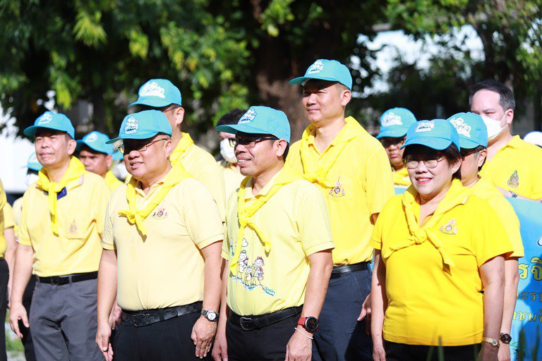 "อธิบดีใบน้อย" นำทีมชาวดีพร้อมรวมพลังจิตอาสาปลูกต้นหญ้าแฝก จำนวน 100,000 ต้น 