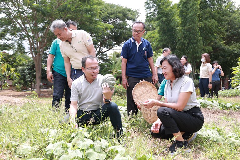 "อธิบดีใบน้อย" ลงพื้นที่เยี่ยมชมชุมชนดีพร้อมต้นแบบเมืองย่าโม