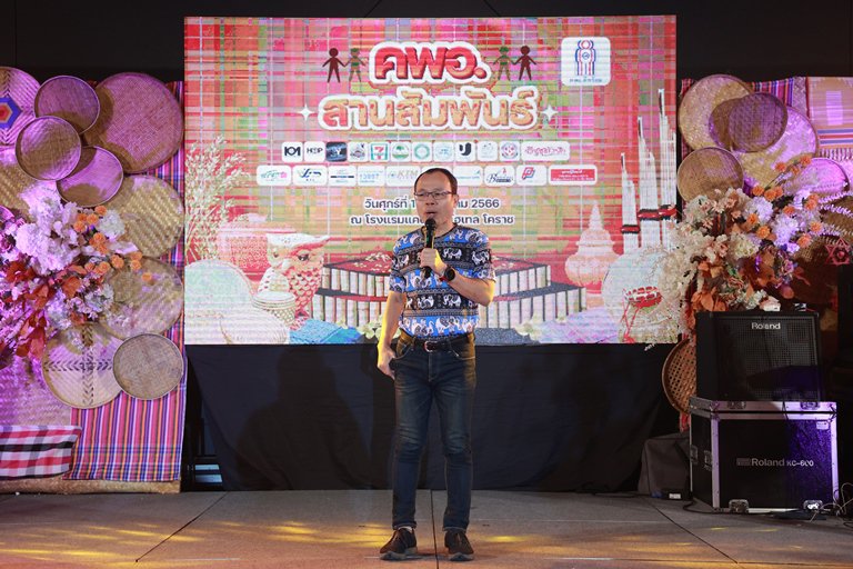 "อสอ.ใบน้อย" นำทีมผู้บริหารดีพร้อม มอบวุฒิบัตรและแสดงความยินดีกับผู้ประกอบการ คพอ. พื้นที่ภาคตะวันออกเฉียงเหนือ