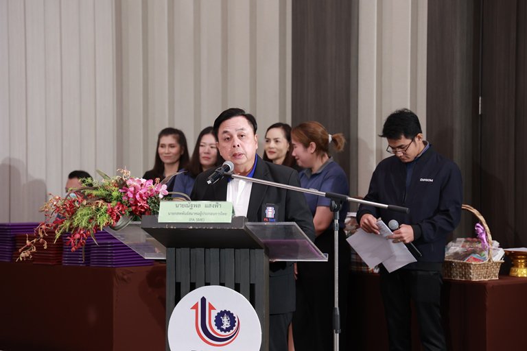 "อสอ.ใบน้อย" นำทีมผู้บริหารดีพร้อม มอบวุฒิบัตรและแสดงความยินดีกับผู้ประกอบการ คพอ. พื้นที่ภาคตะวันออกเฉียงเหนือ