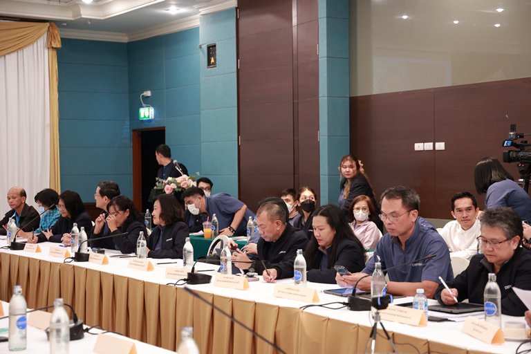 แม่ทัพ "ดีพร้อม" เปิดประตูรับฟังความเห็นแนวทางการส่งเสริมเอสเอ็มอีเมืองย่าโม