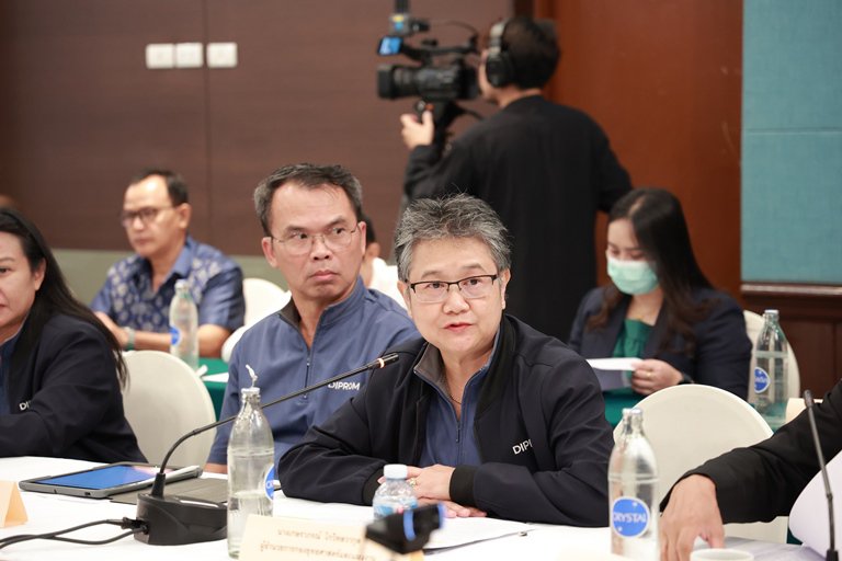 แม่ทัพ "ดีพร้อม" เปิดประตูรับฟังความเห็นแนวทางการส่งเสริมเอสเอ็มอีเมืองย่าโม