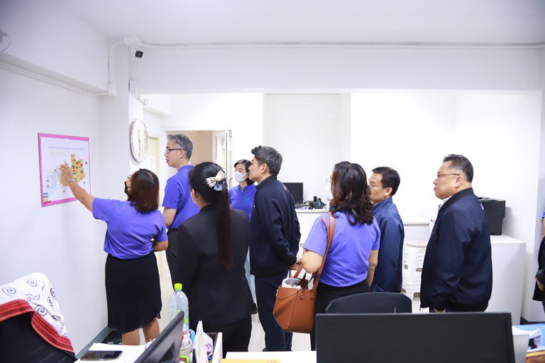 ปลัดฯ ณัฐพล ลงพื้นที่ตรวจติดตามการดำเนินงาน สอจ.อยุธยา และอ่างทอง ย้ำทุกจุดจี้โรงงานกรอกข้อมูลการประกอบการอุตสาหกรรม ภายในสิงหาคมนี้! 