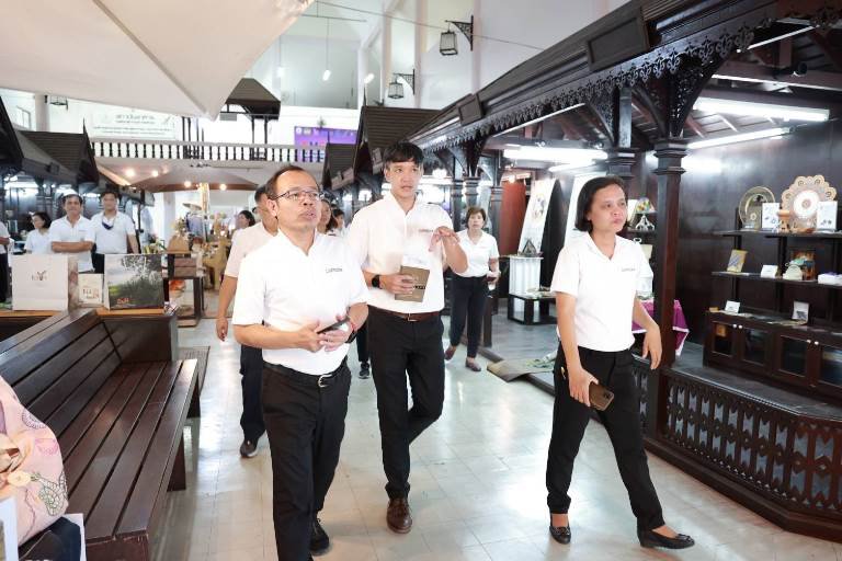 "อธิบดีใบน้อย" ลงพื้นที่ติดตามการดำเนินงานศูนย์ดีพร้อมเซ็นเตอร์ 11