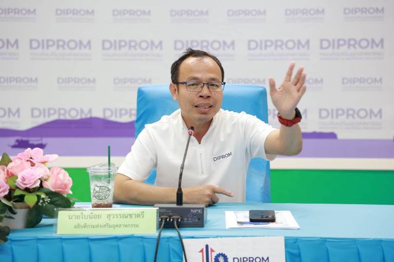"อธิบดีใบน้อย" ลงพื้นที่ติดตามการดำเนินงานศูนย์ดีพร้อมเซ็นเตอร์ 11